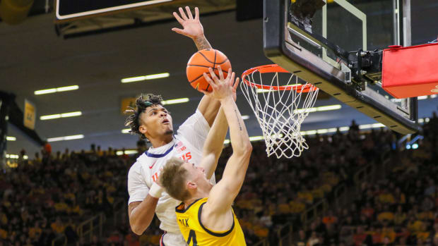 Iowa's Josh Dix (4) goes up for a shot against Illinois' Terrence Shannon Jr. (0) on March 10, 2024 at Carver-Hawkeye Arena in Iowa City, Iowa. (Rob Howe/HN)